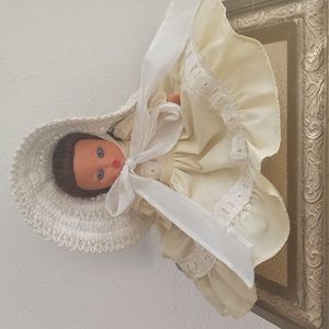 VINTAGE VALENTINA  VINYL DOLL BY FURGA DAKIN MADE IN HONG KONG 1977